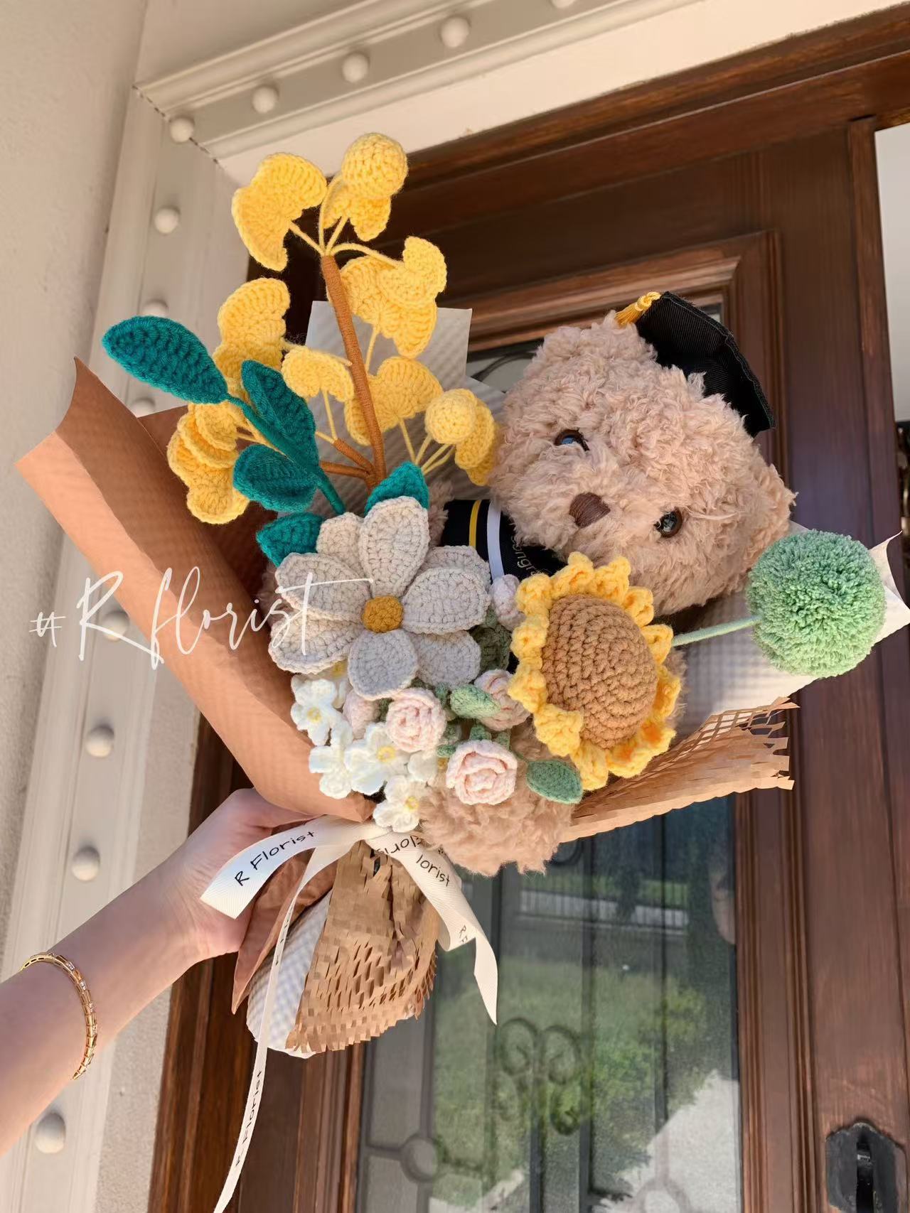 Meetjane bouquet| Melbourne handmade crochet flower |graduation gift|Sunny Scholar Bouquet|MELBOURNE ONLY