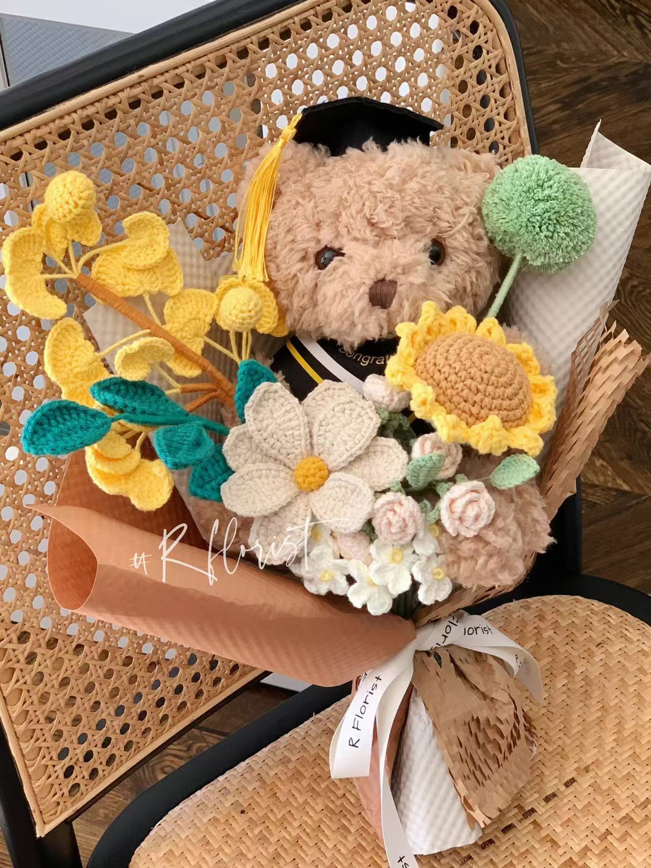 Meetjane bouquet| Melbourne handmade crochet flower |graduation gift|Sunny Scholar Bouquet|MELBOURNE ONLY