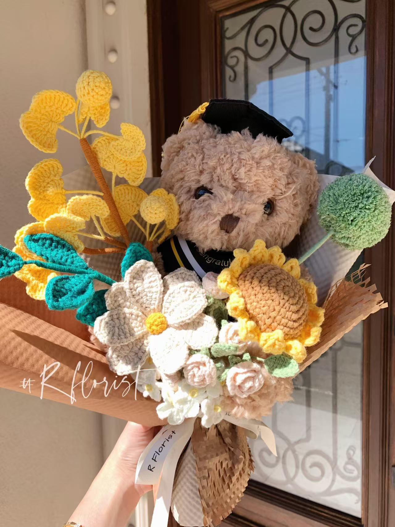 Meetjane bouquet| Melbourne handmade crochet flower |graduation gift|Sunny Scholar Bouquet|MELBOURNE ONLY