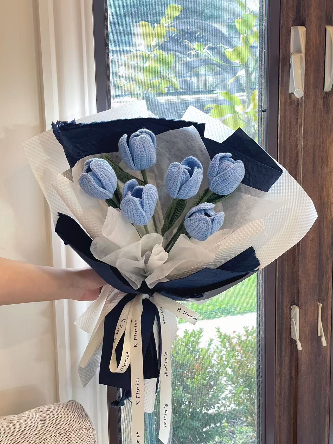 Meetjane bouquet| Melbourne handmade crochet flower |bouquet|white/purple/blue|TULIP|MELBOURNE ONLY